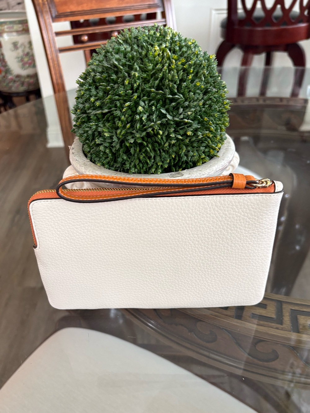 🤍🤍COACH LARGE CORNER ZIP PEBBLED LEATHER COACH STAMPED WRISTLET!🤍🤍 - Picture 2 of 8